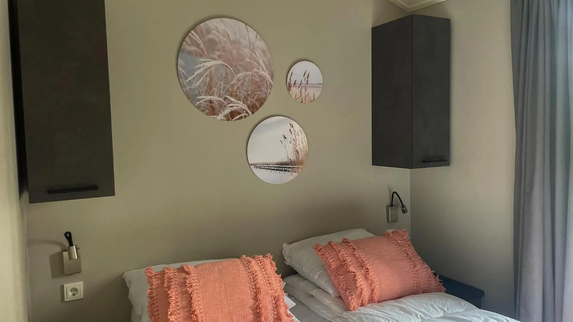 Beautiful Chalet On The Water In A Holiday Park Veldhoven