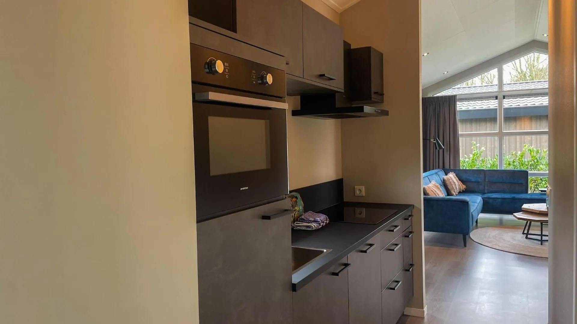 Beautiful Chalet On The Water In A Holiday Park Veldhoven